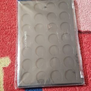 Empty eyeshadow pallet